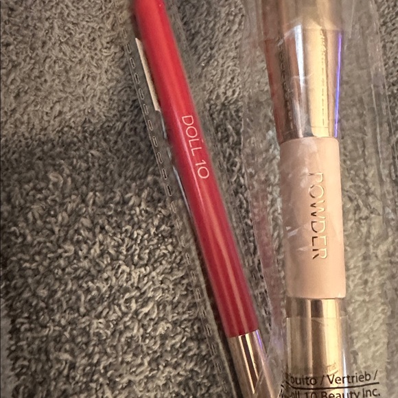 Doll 10 Makeup Brush Set of double ended powder brush and concealer brush - Picture 2 of 3